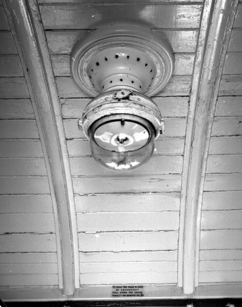 Gas lamp in the ceiling of carriage W268